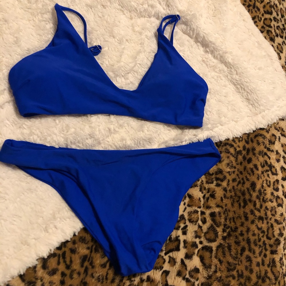 Bikini - Picture 3 of 5